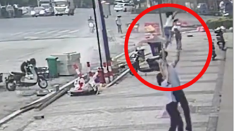 视频丨浙江桐乡一幼童6楼坠落，两名路人冲上前徒手接住