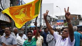 早安·世界｜维克拉马辛哈当选斯里兰卡总统，支持者街头庆祝