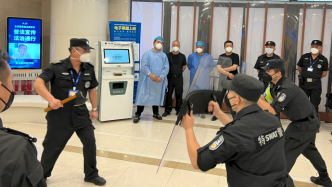 上海黄浦特警高温下练兵，设医院防暴处突演练强化应对能力
