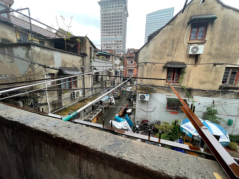 上海美專舊址二樓露臺的視角。 澎湃新聞記者 李菁 攝