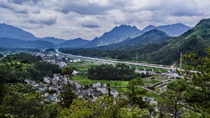 杭黃高鐵線路利用率存較大富余，杭州：力爭通勤時段精準開車