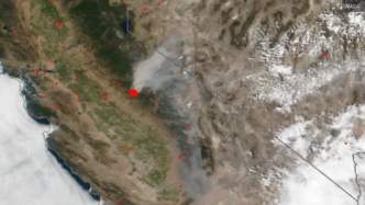 美国加州野火持续肆虐：优胜美地国家公园上空浓烟滚滚