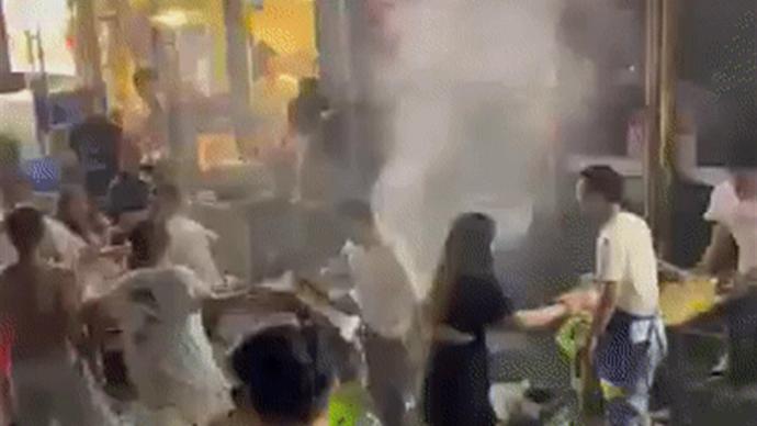 視頻｜貴陽一美食街凌晨多人斗毆，警方：已控制相關人員