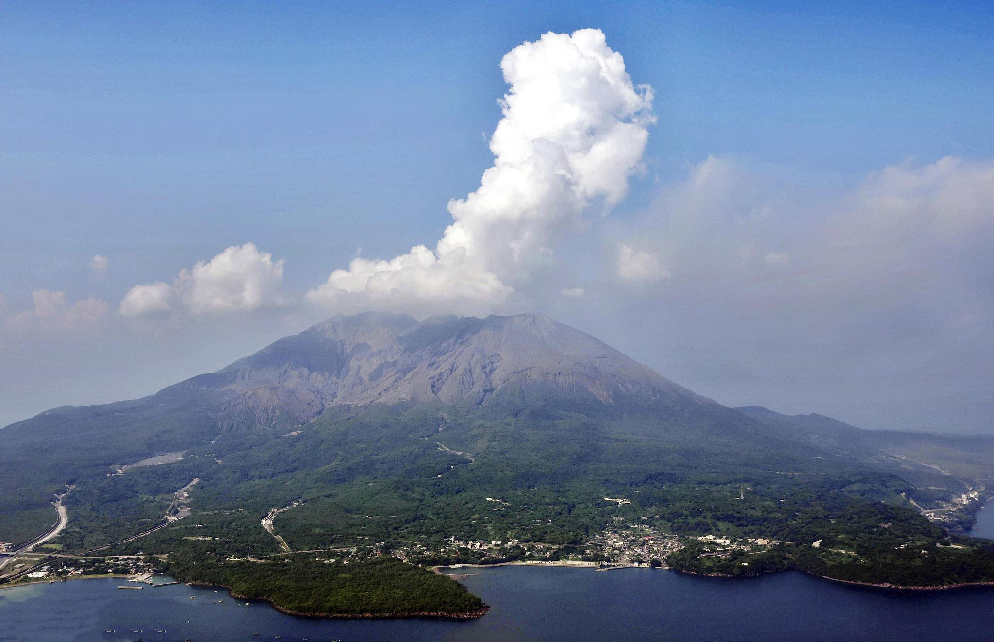 日本樱岛火山喷发丨直击最新一刻 专家表示不会影响我国 澎湃新闻 The Paper