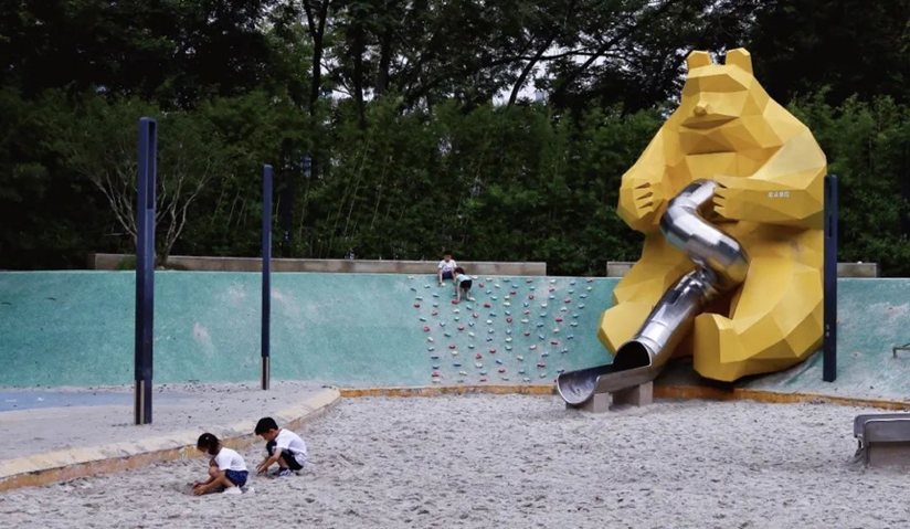 景田北二街公园（熊大主题儿童乐园）：引入IP创造具有一定挑战性的游乐设施。一览众山小志愿者 婷婷 图
