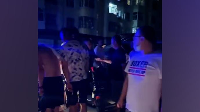 黑龍江虎林一女孩小區(qū)內(nèi)劃傷幾十臺(tái)車,物業(yè)回應(yīng)需走法律程序