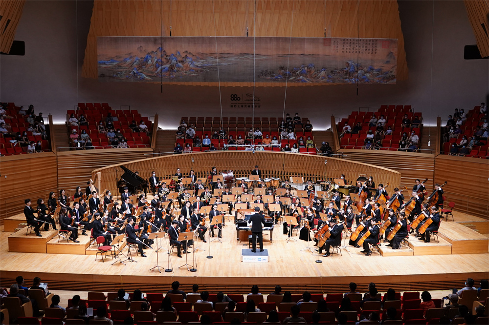 上海交响乐团背靠《千里江山图》