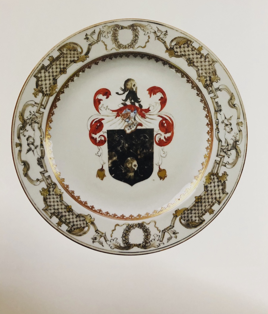 清乾隆托马斯桑德斯徽章瓷盘，中国航海博物馆藏