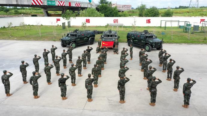 重温誓词、实战训练……武警上海总队开展多项活动迎“八一”
