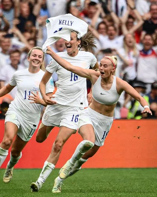 英格兰女足历史首夺欧洲杯冠军。