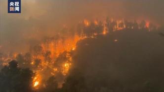 美国加州麦金尼山火持续，成加州今年最大山火