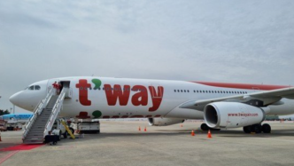 韩媒：韩国一客机途经台湾空域时紧急迫降，机上载100多人