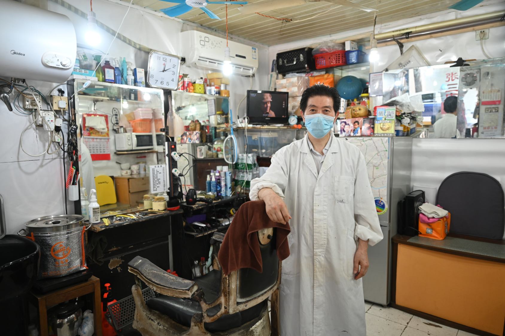 盛夏的告别张三和他只剪不烫的理发店将和老弄堂说再见