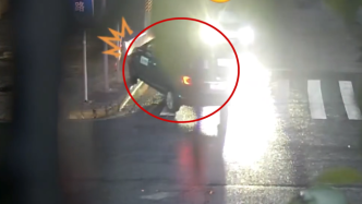 上海一男子酒后偷开核酸点保障车，刚走五百米就撞上其它车辆