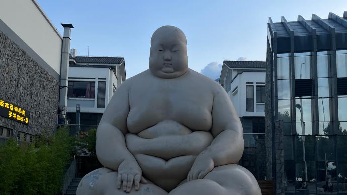 大理两座露天雕塑艺术品被指辱华，回应：与日本无关