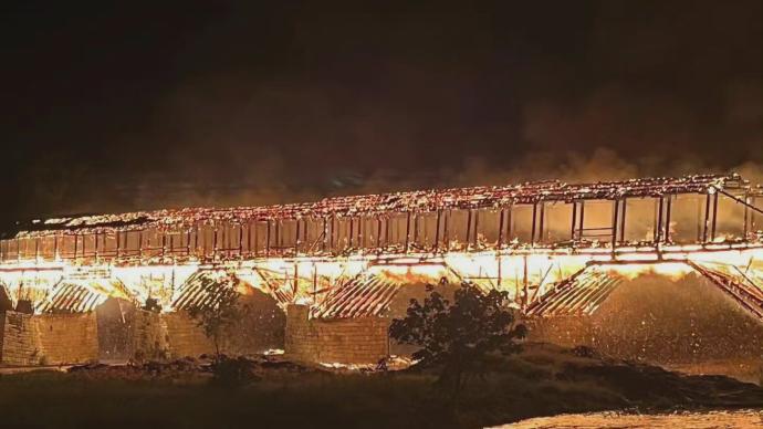 国内最长木拱廊桥万安桥被烧毁，当地公安刑侦部门介入