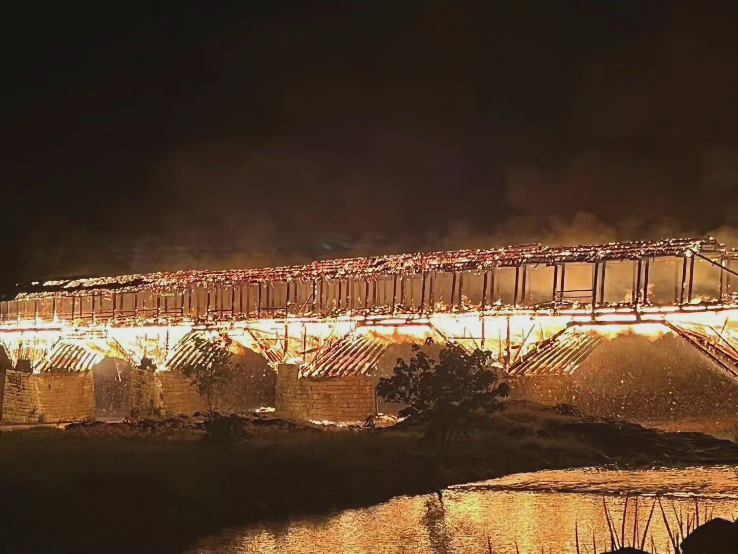 万安桥被焚毁