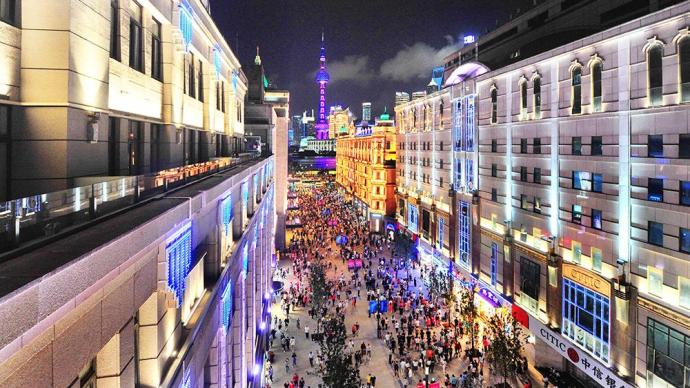 推新、免租、发券……上海南京路步行街掀起消费新热潮