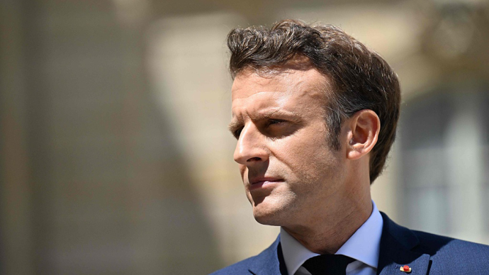 法国议会结束“超长会期”，权力格局变化使马克龙风光不再