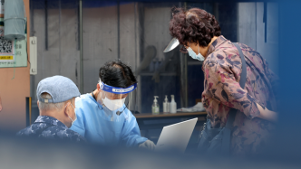 韩国疫情持续扩散，单日新增新冠确诊病例近15万