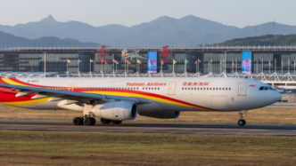 海南三亚凤凰国际机场9日将执行3班包机运送滞留旅客出岛