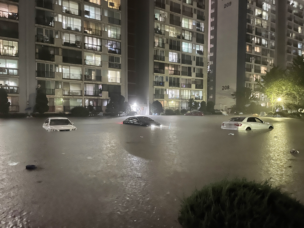 多图直击韩国首尔特大暴雨：市中心一片汪洋，已8遇难6失踪