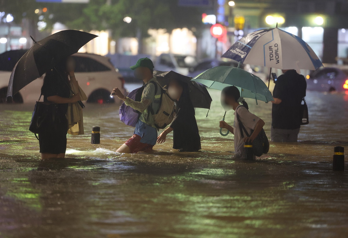 多图直击韩国首尔特大暴雨：市中心一片汪洋，已8遇难6失踪