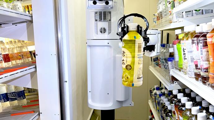 机械臂来了！日本300家便利店将用机器人摆货架