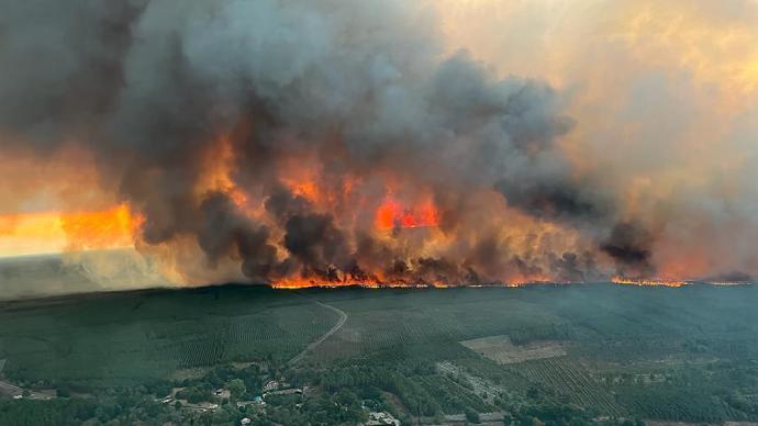 法国西南部山火肆虐：已延烧六千公顷土地，近六千人撤离