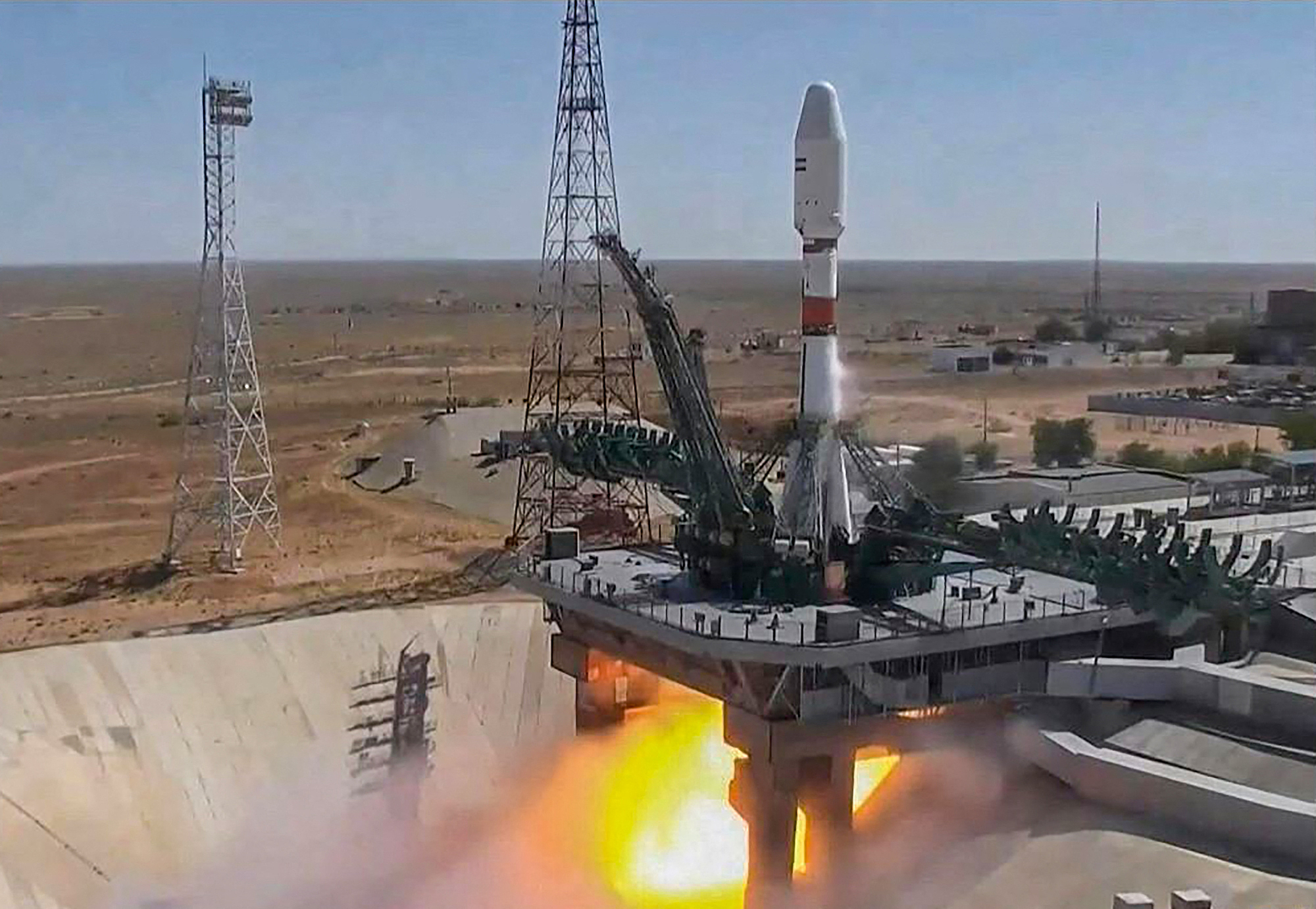 俄罗斯国家航天集团的转播显示,携带一颗伊朗海亚姆卫星和16个小型