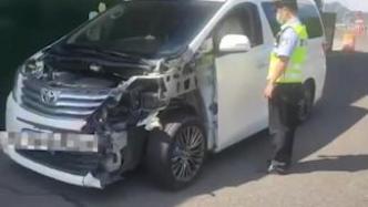 男子驾驶严重受损事故车上高速还超速，民警拦截核查