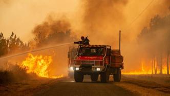 早安·世界｜法国西南部山火肆虐，超一万人被疏散