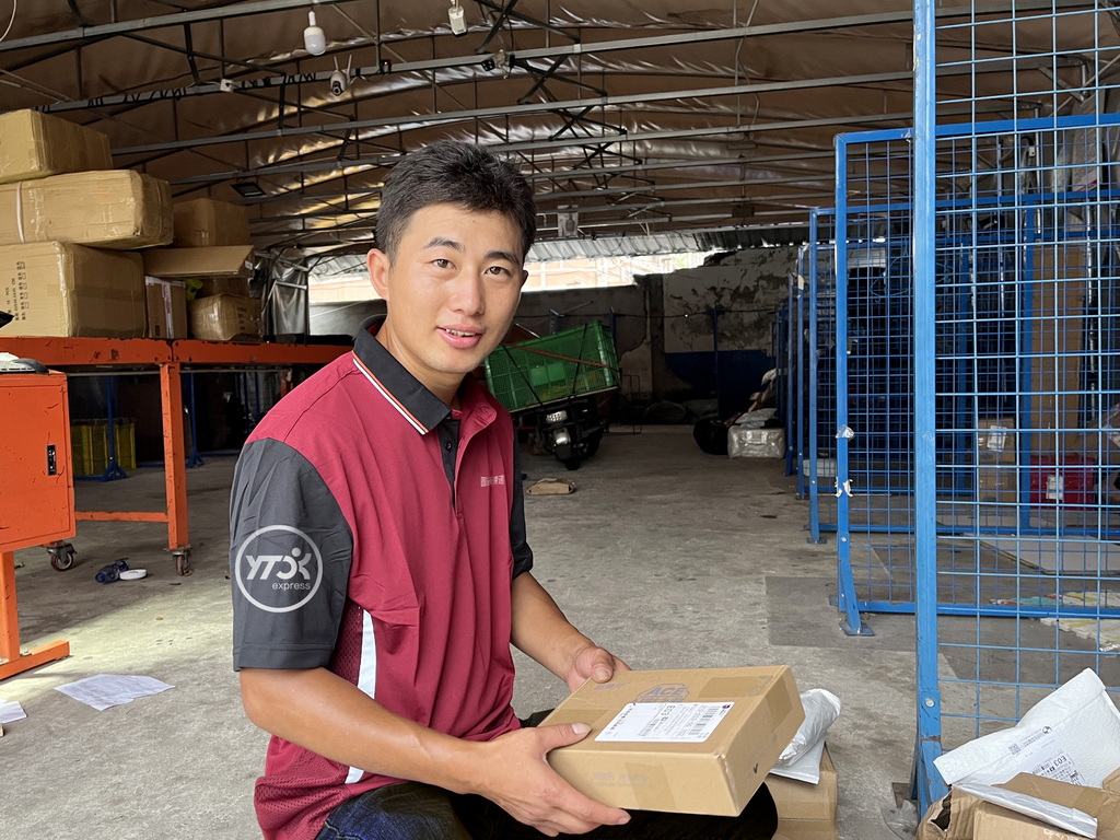 上海启动最美快递员评选见义勇为快递小哥成种子选手