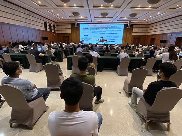 上海科学会堂的(de)会场后排增加了三排加座。