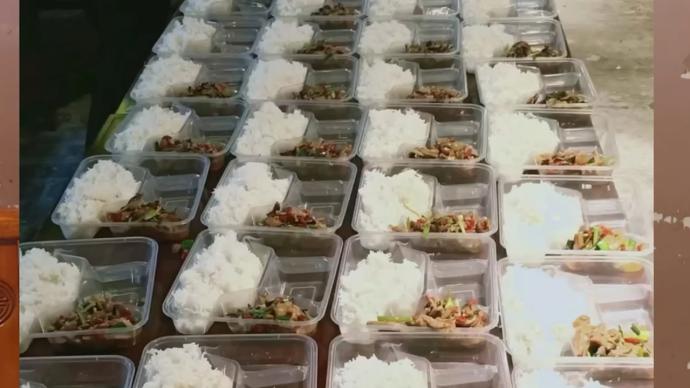 饭店老板热心公益，已为一线抗疫人员提供六千余份盒饭