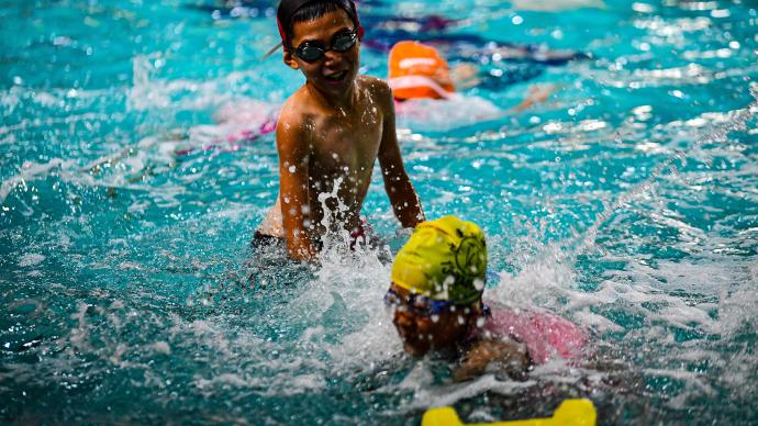 央视关注公共泳池水质：传染病多发，如何既享清凉又保健康？