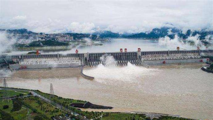 长江流域发生严重旱情，三峡水库加大下泄
