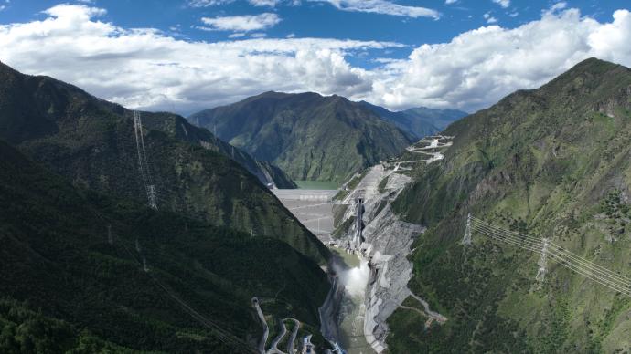 雅砻江流域梯级电站开足马力,全力填补四川高峰用电缺口