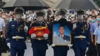 万惠文烈士安葬，家人痛哭：当兵那天起他就交给了国家