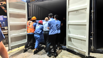 上海援藏防疫物资专列发出，装载24标箱奔赴日喀则