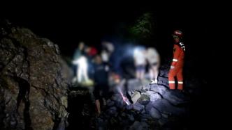 重庆一家11口溶洞避暑9人失联，获救后老人跪地感谢