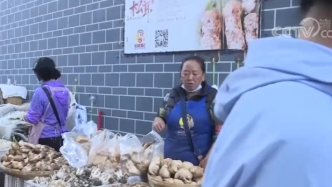 云南丽江：野生菌大量上市，松茸产量下降价格上涨
