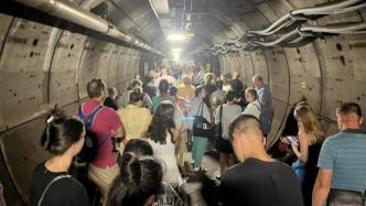 英媒：英法海底隧道列车突发故障，数百名乘客被困超5小时