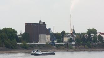 外媒：莱茵河水位过低接近断航，德国担忧煤炭、石油供应问题