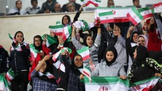 外媒：伊朗女性获准进入足球场观看联赛