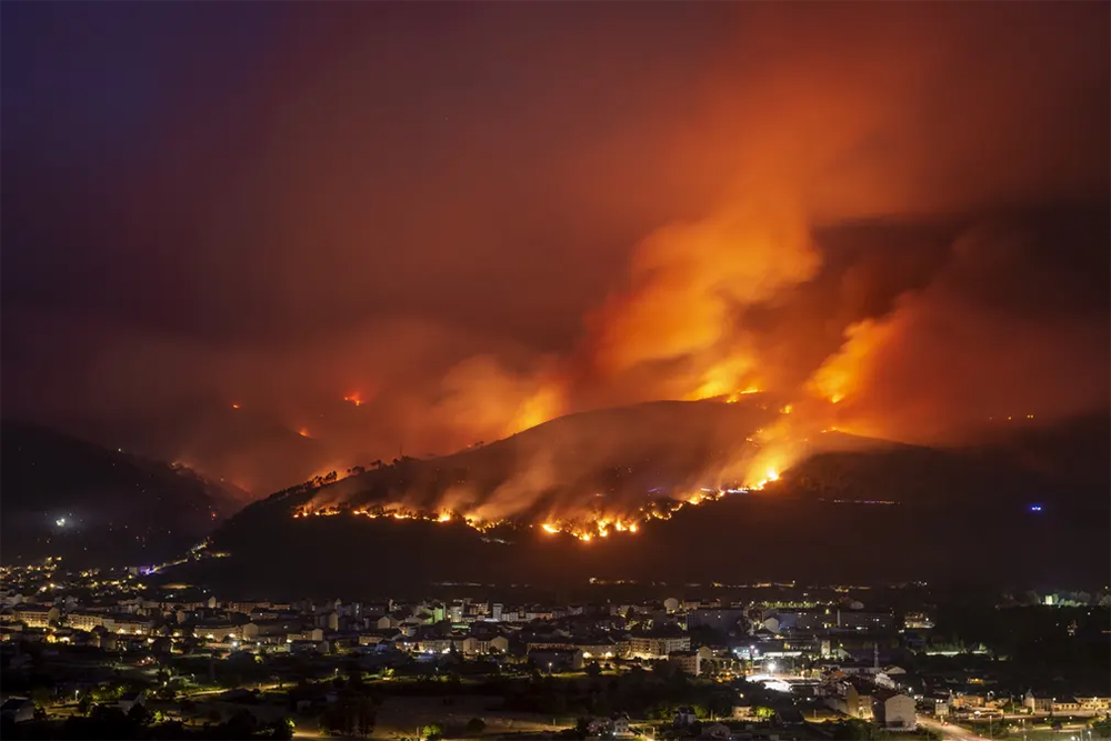 西班牙加利西亚奥伦塞的森林大火