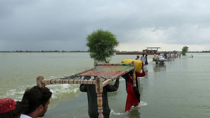 早安·世界｜巴基斯坦洪灾致937人死3000万人无家可归