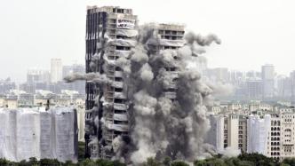 印度103米违建“双子塔”被拆除：爆破使用3700公斤炸药