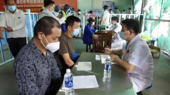 中国援津巴布韦医疗队为当地居民和中企员工义诊
