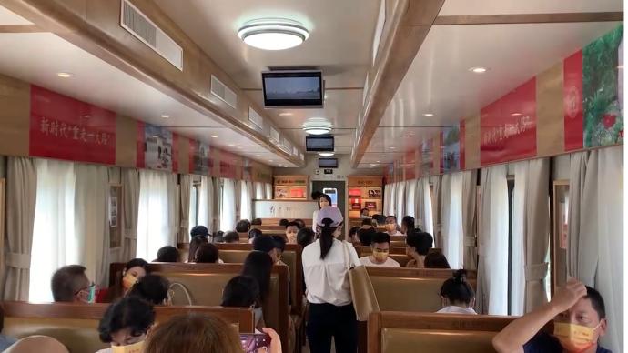 上海至嘉兴南湖红色旅游列车今日恢复开行，延续朝发夕返模式